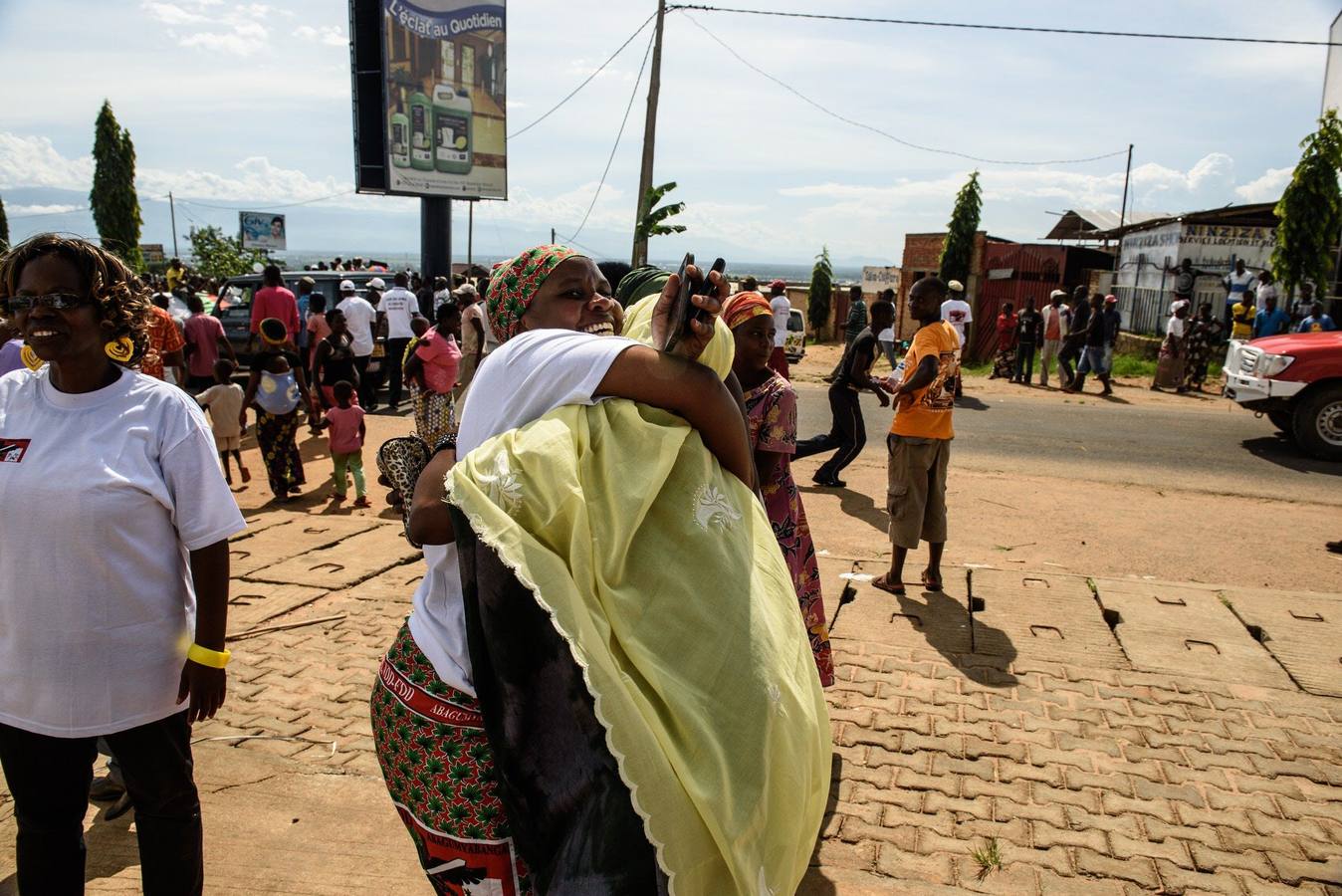 Colas interminables para recibir al presidente de Burundi