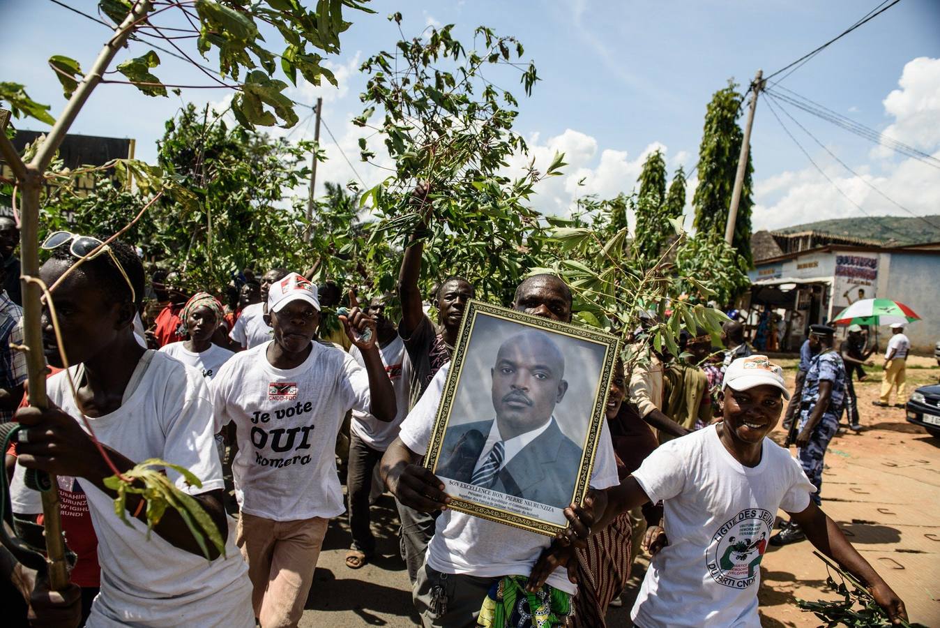 Colas interminables para recibir al presidente de Burundi