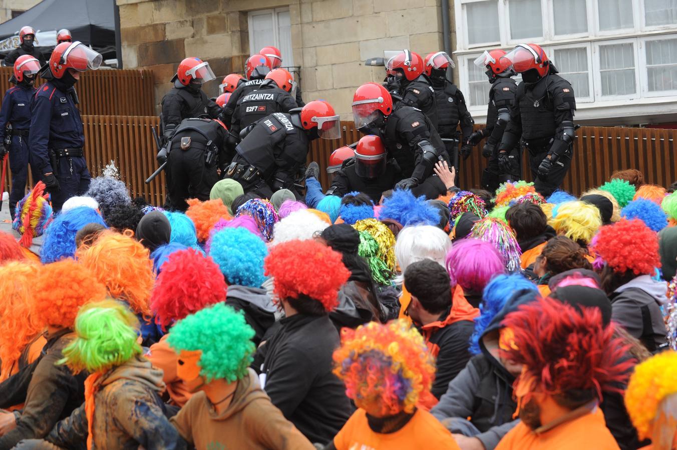 La Ertzaintza rompe por la fuerza el &#039;muro&#039; de Segi
