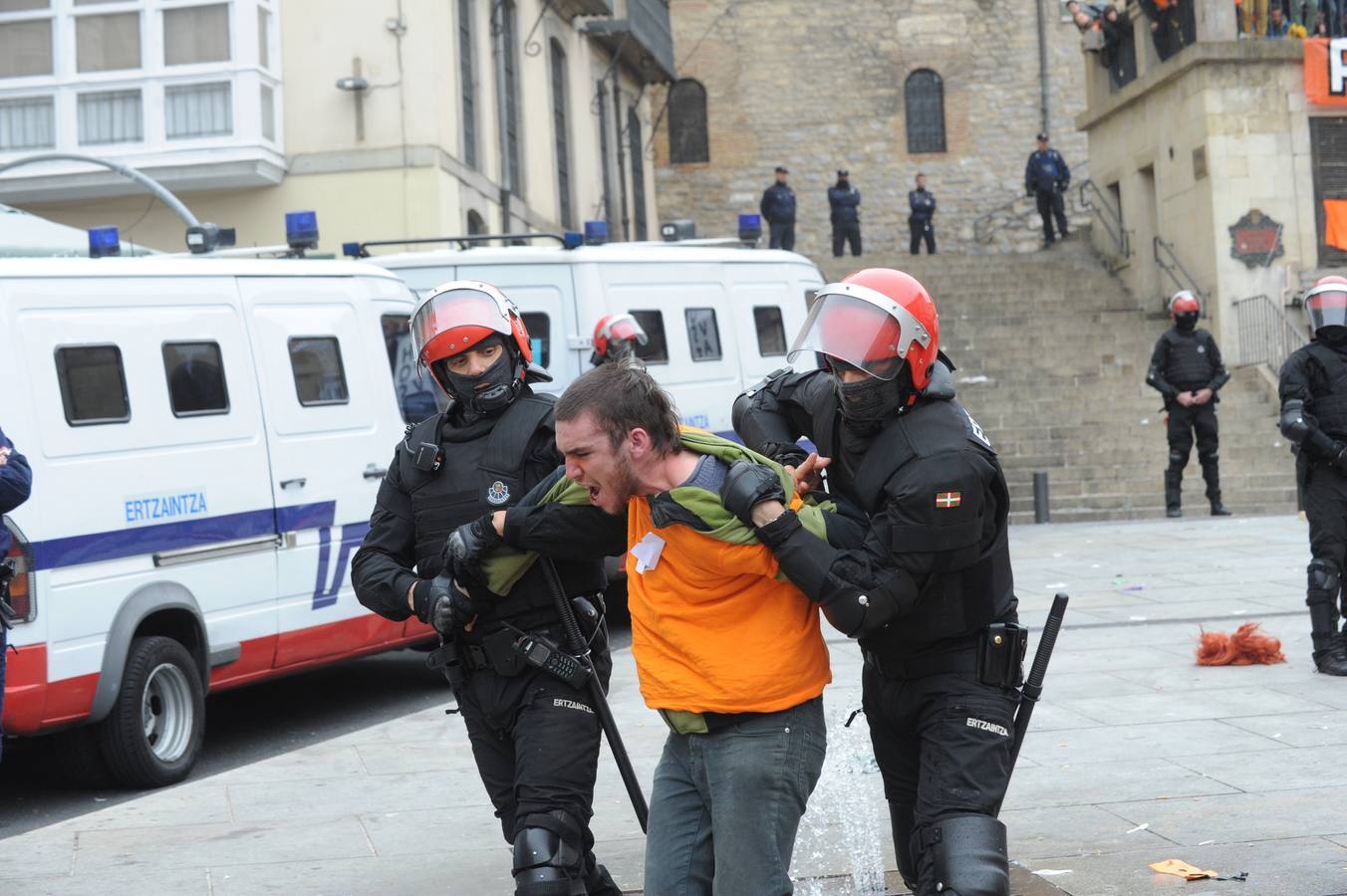 La Ertzaintza rompe por la fuerza el &#039;muro&#039; de Segi