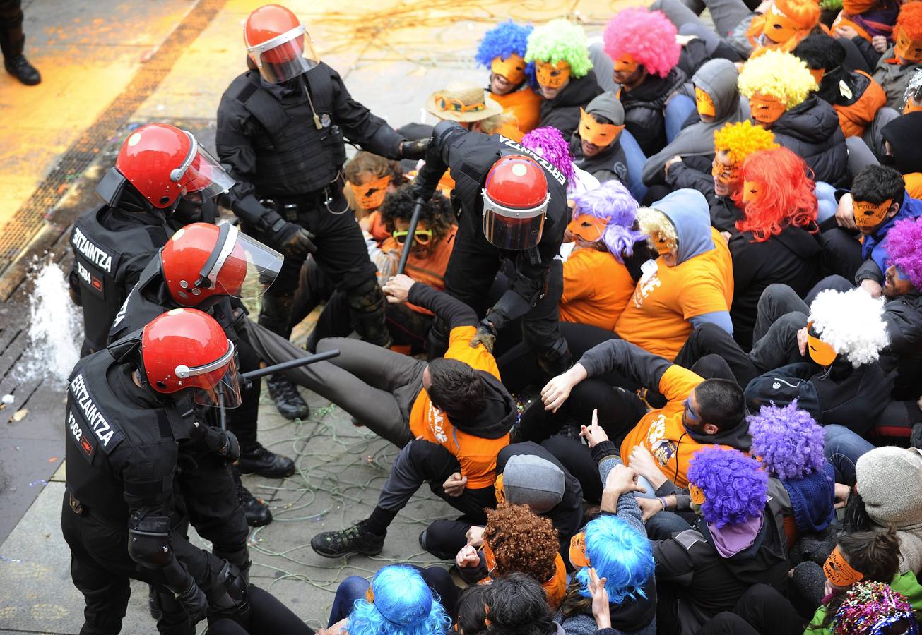 La Ertzaintza rompe por la fuerza el &#039;muro&#039; de Segi