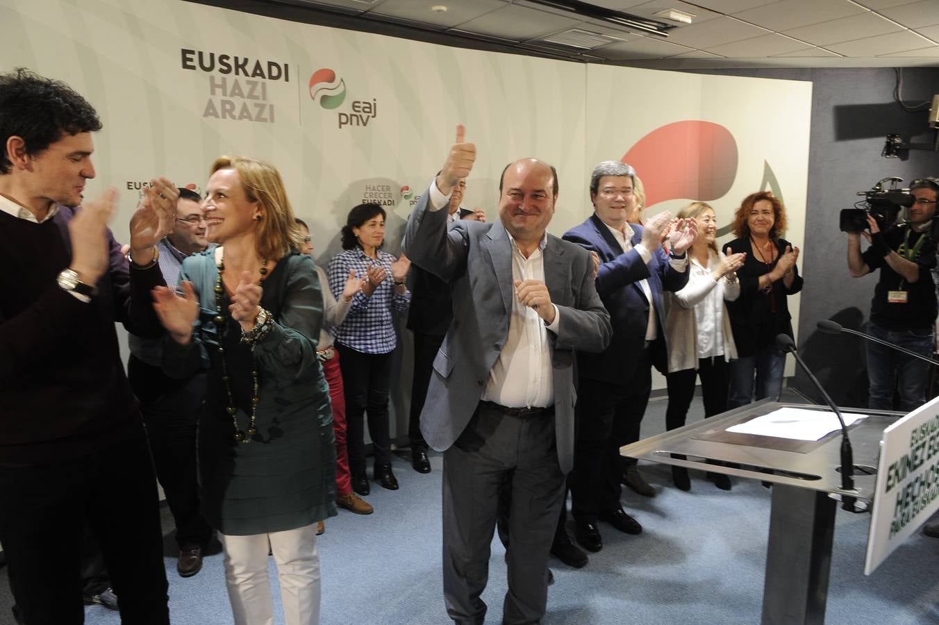 El PNV celebra sus resultados en Sabin Etxea