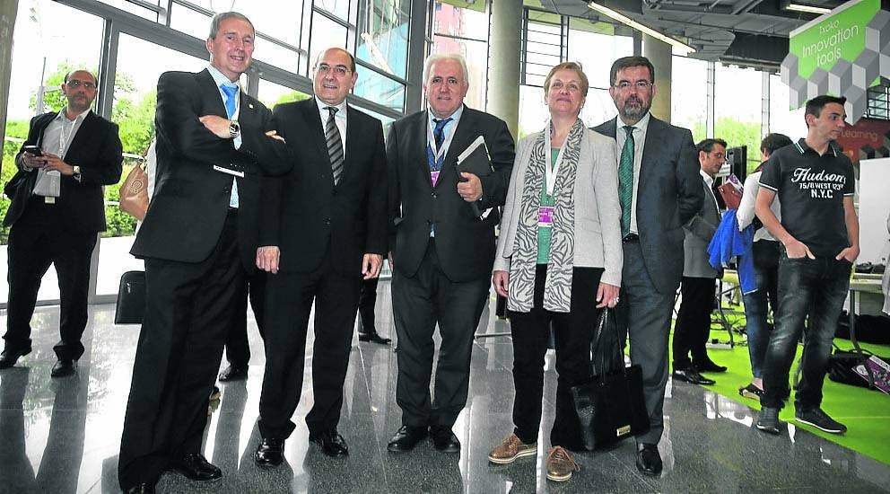 Txema Villate, Jon Darpón, José María Guibert, Azucena Castro y Roberto San Salvador del Valle.