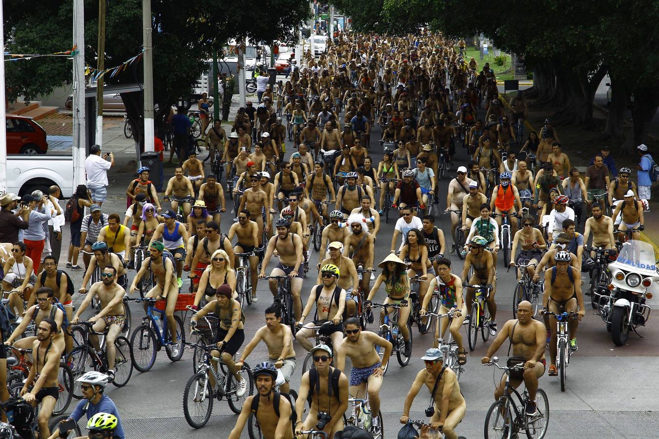 Pedaleando en &#039;cueros&#039;