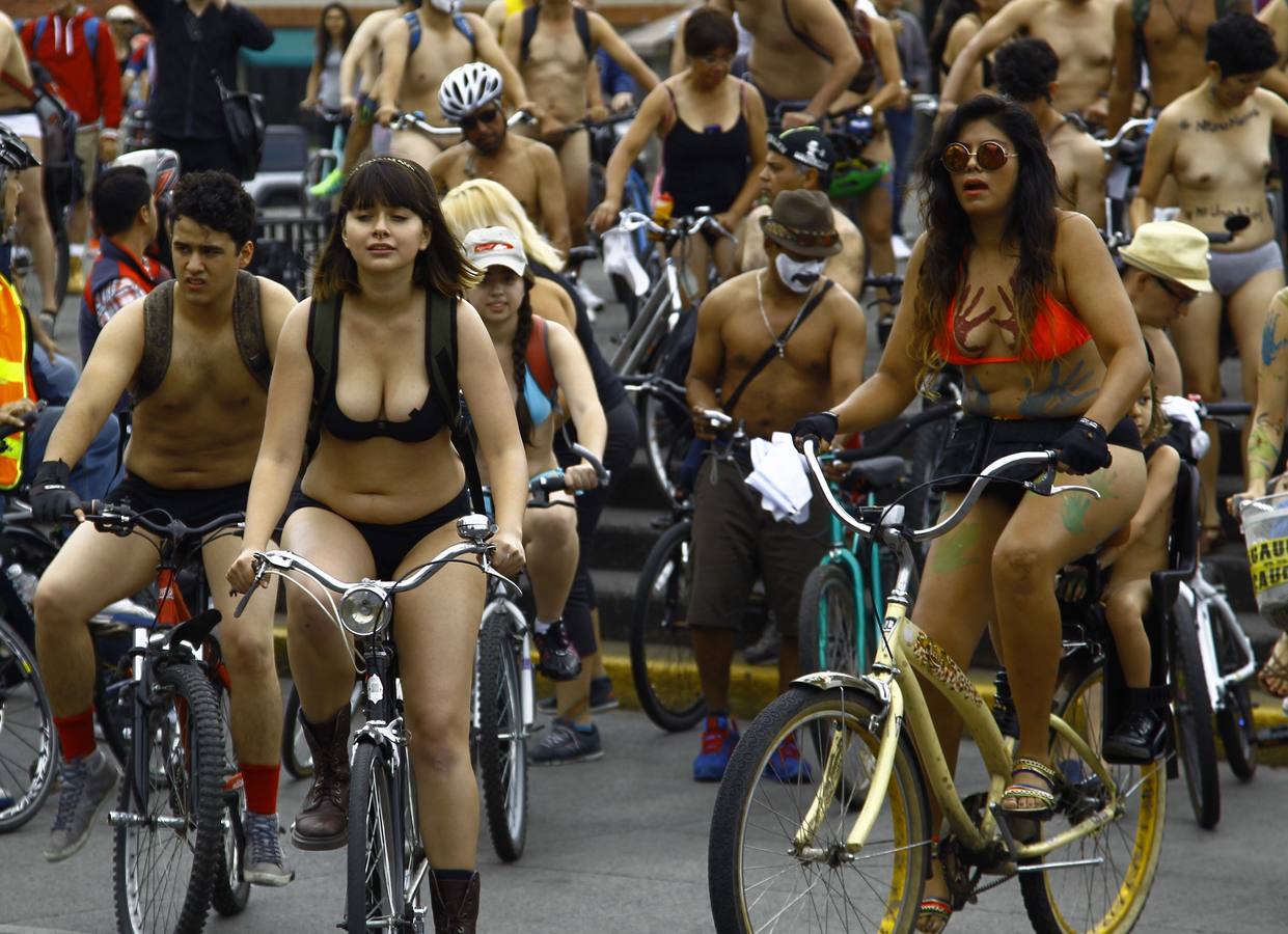 Pedaleando en &#039;cueros&#039;