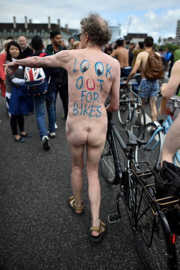 Pedaleando en &#039;cueros&#039;