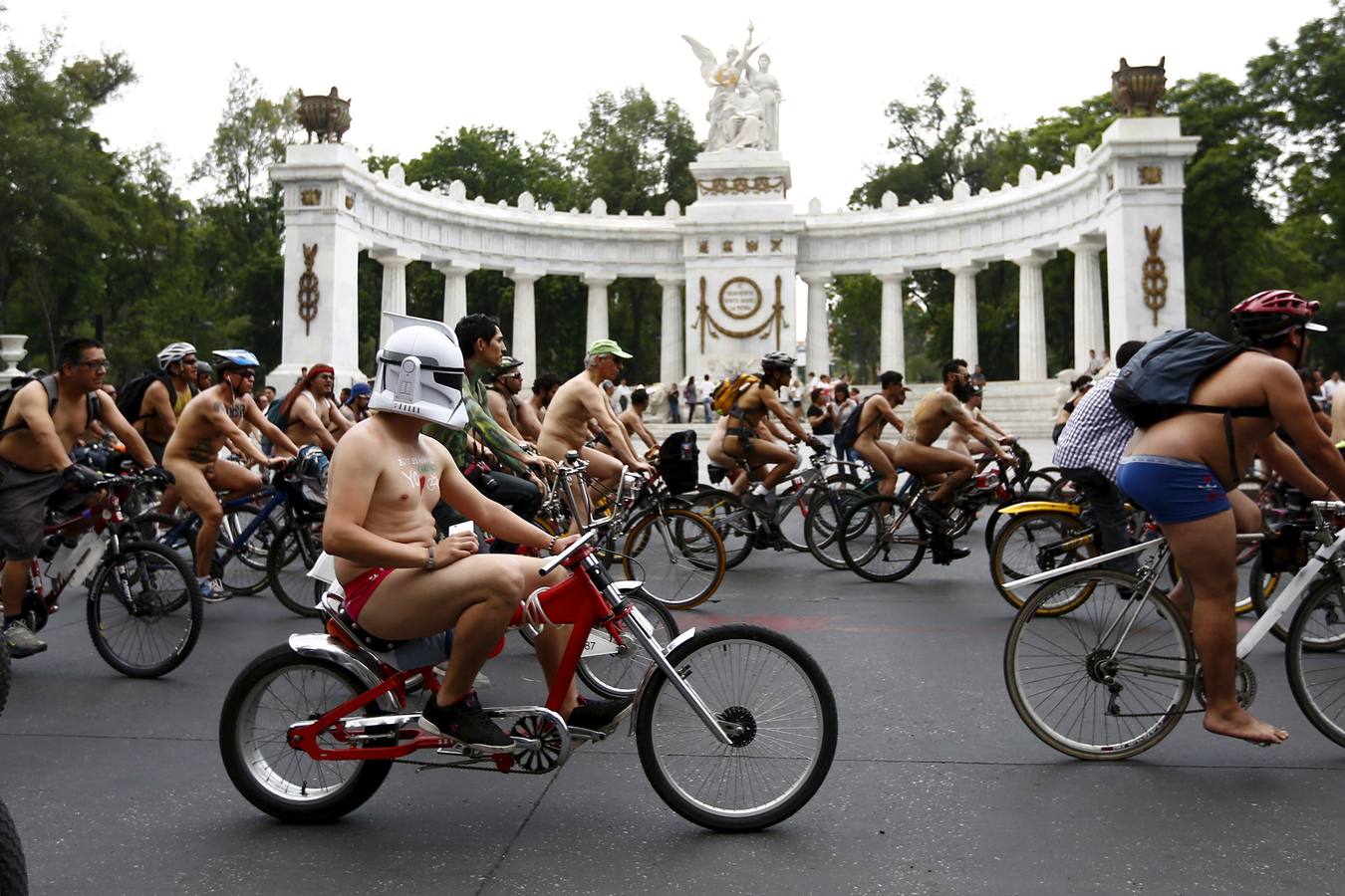 Pedaleando en &#039;cueros&#039;