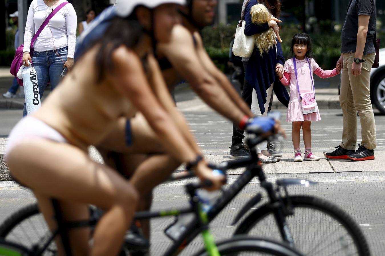 Pedaleando en &#039;cueros&#039;