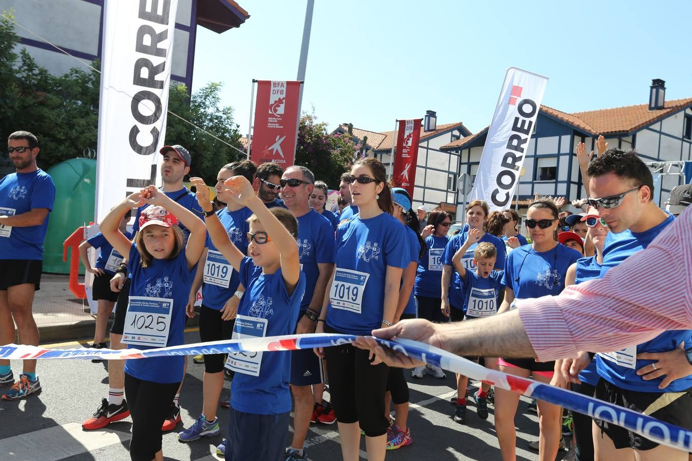 600 personas acuden a la Carrera Familiar de Abanto-Zierbena