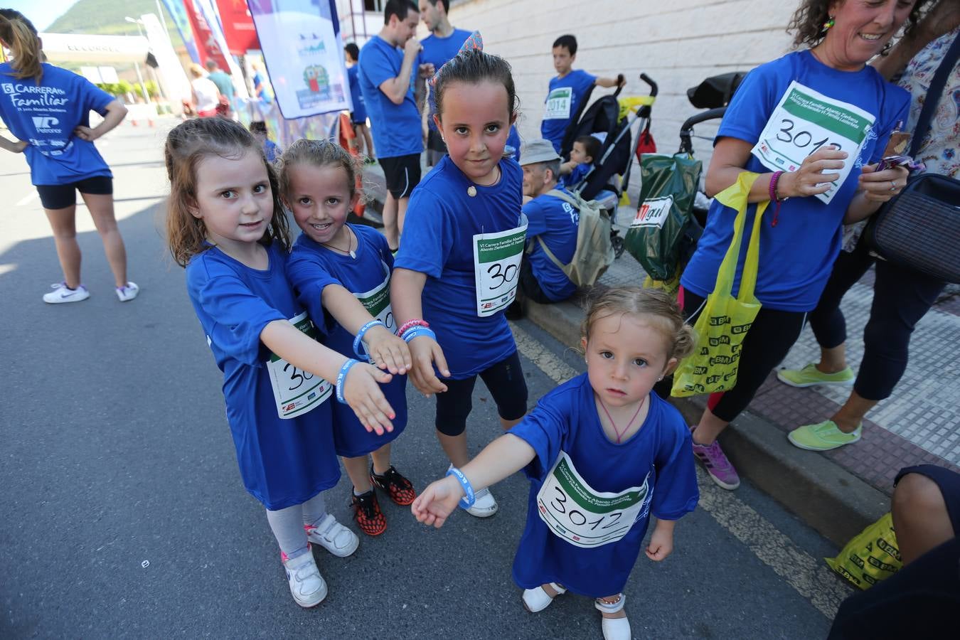 600 personas acuden a la Carrera Familiar de Abanto-Zierbena