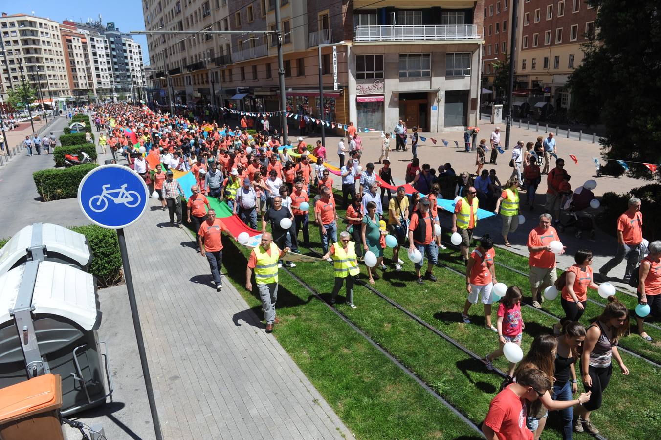 Miles de personas recorren Vitoria por el derecho a decidir