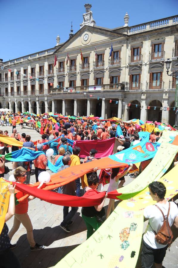 Miles de personas recorren Vitoria por el derecho a decidir