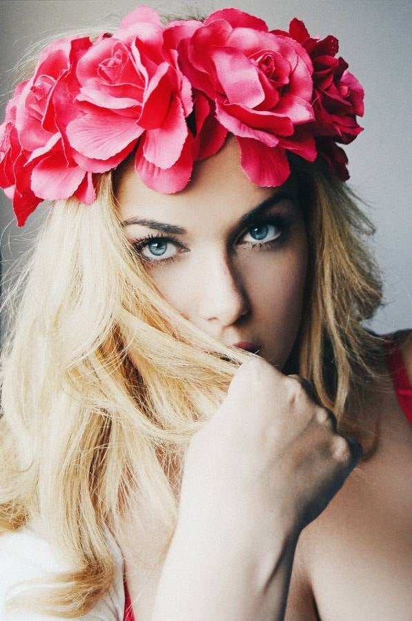 Eva María, primera modelo de tallas grandes en la portada de Interviú