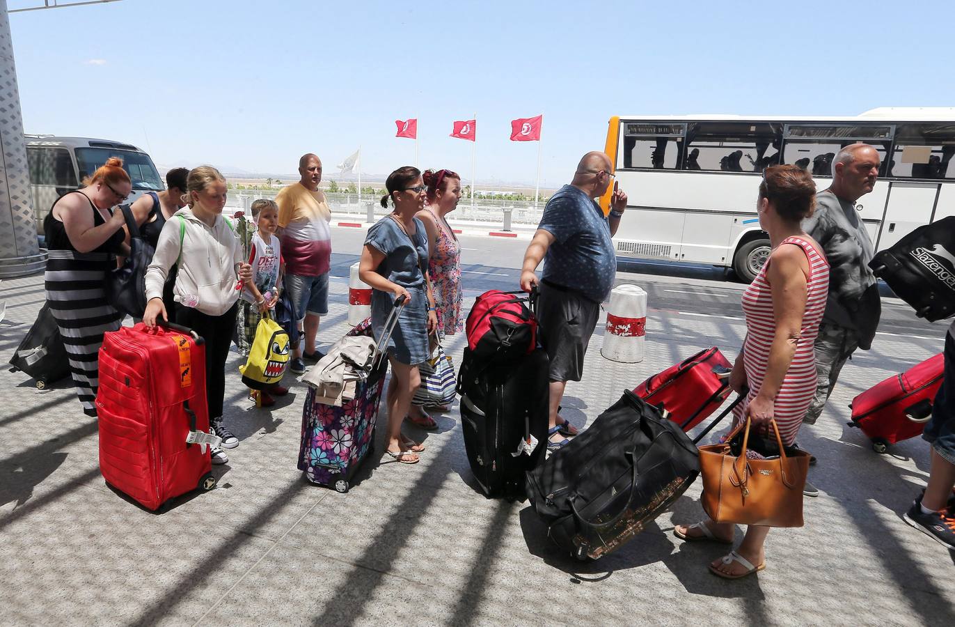 Los turistas salen en masa de Túnez