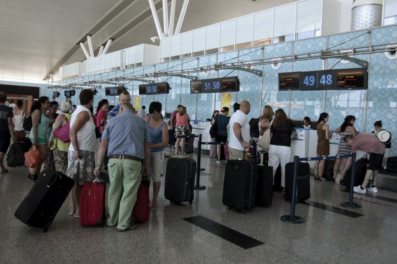 Los turistas salen en masa de Túnez