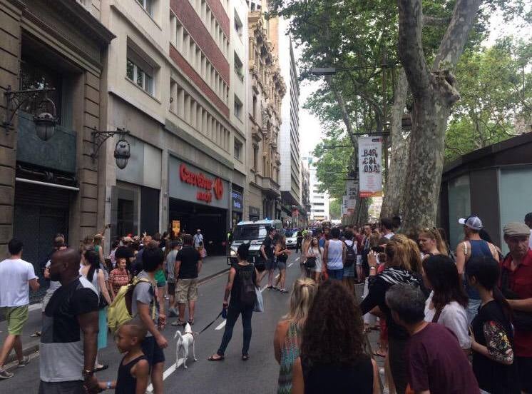 Un hombre efectúa disparos en las Ramblas de Barcelona y hiere dos personas