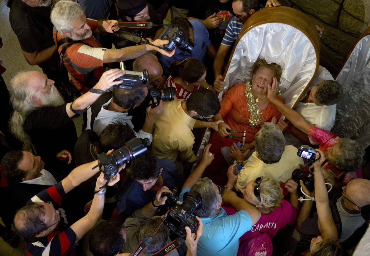 &#039;Los que vieron la muerte&#039;, la procesión de ataúdes abiertos de un pueblo gallego