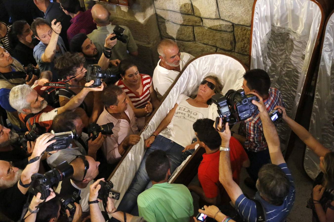 &#039;Los que vieron la muerte&#039;, la procesión de ataúdes abiertos de un pueblo gallego