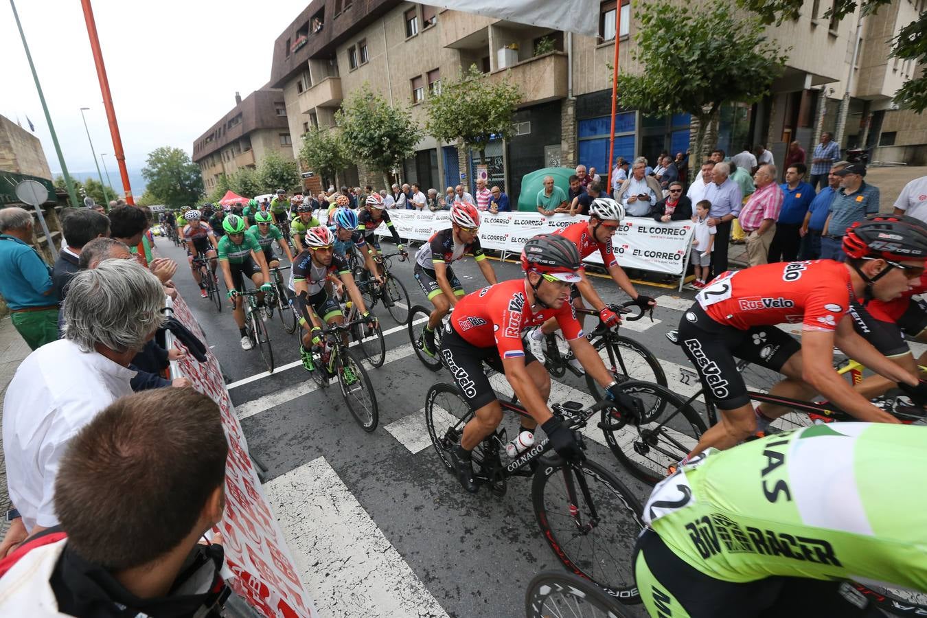 Nacer Bouhanni se impone en el Circuito de Getxo