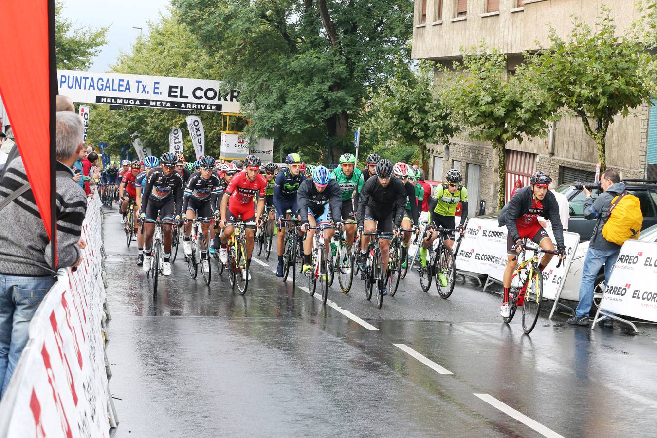 Nacer Bouhanni se impone en el Circuito de Getxo