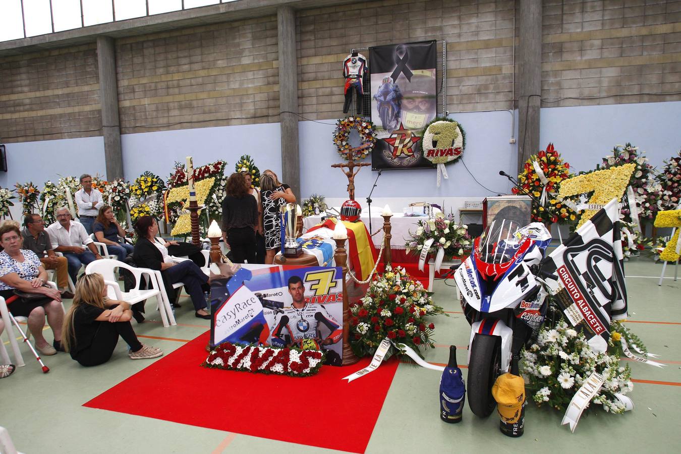 Multitudinario y emotivo último adiós a Dani Rivas y Bernat Martínez