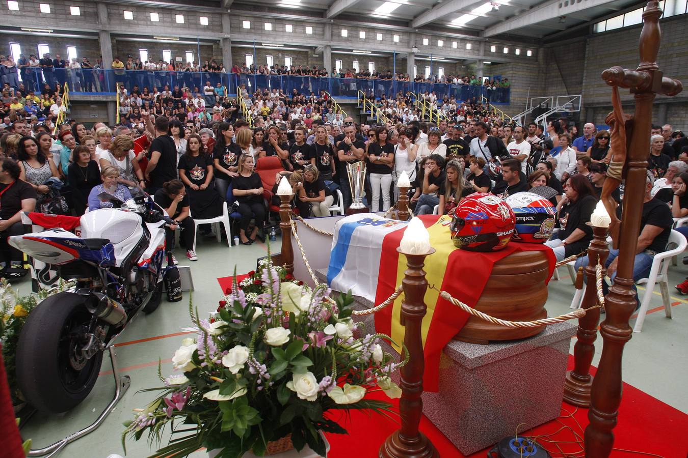 Multitudinario y emotivo último adiós a Dani Rivas y Bernat Martínez