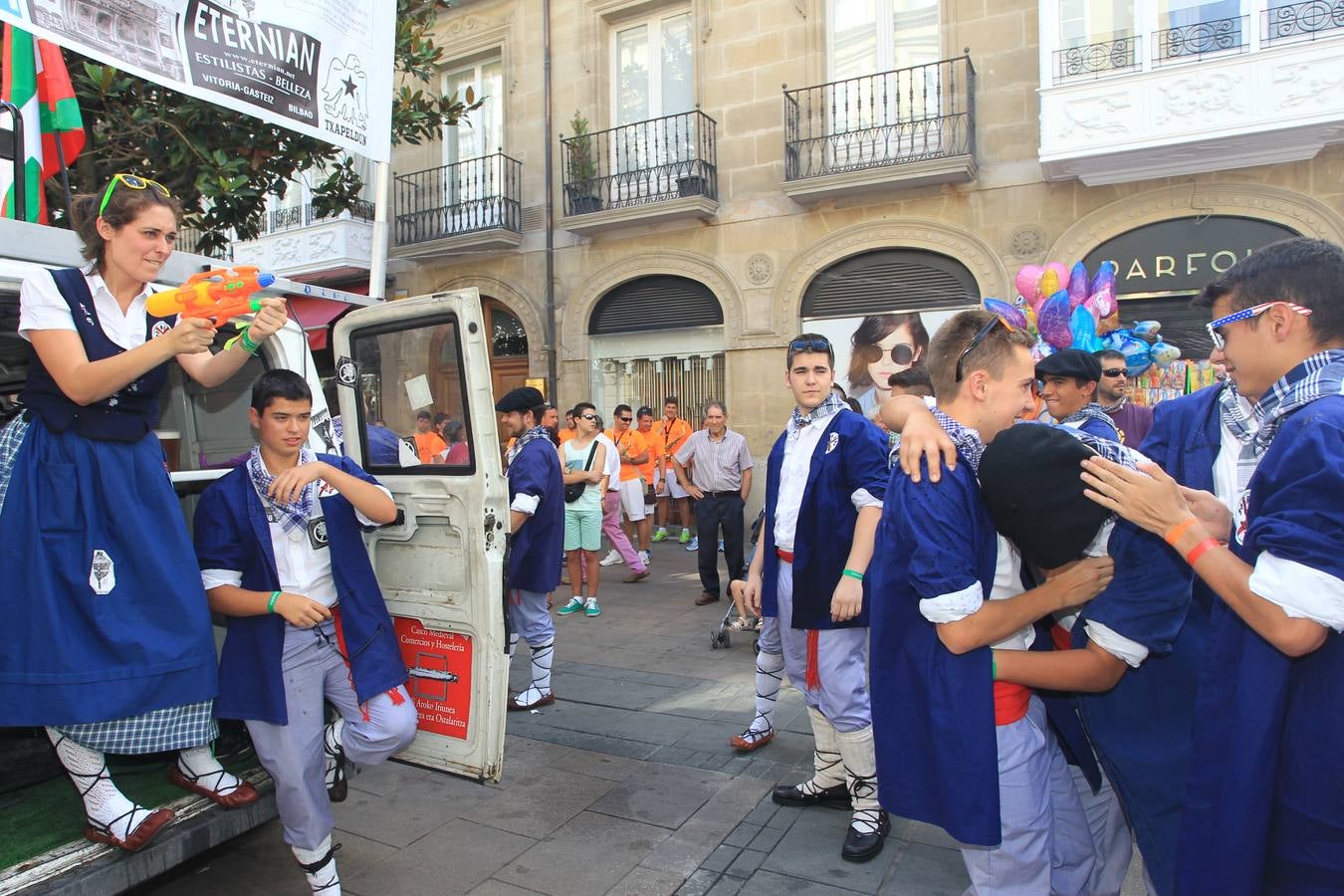 Segundo paseíllo de los blusas a los toros