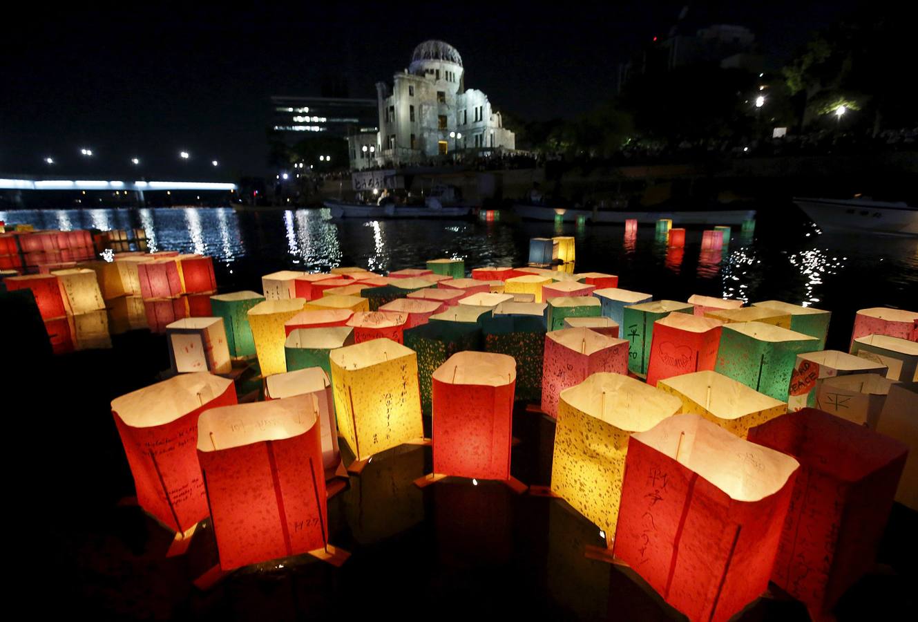 Los japoneses reviven el horror de Hiroshima