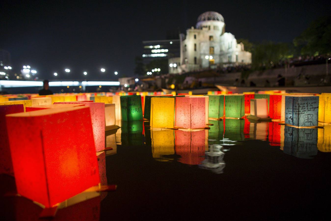 Los japoneses reviven el horror de Hiroshima