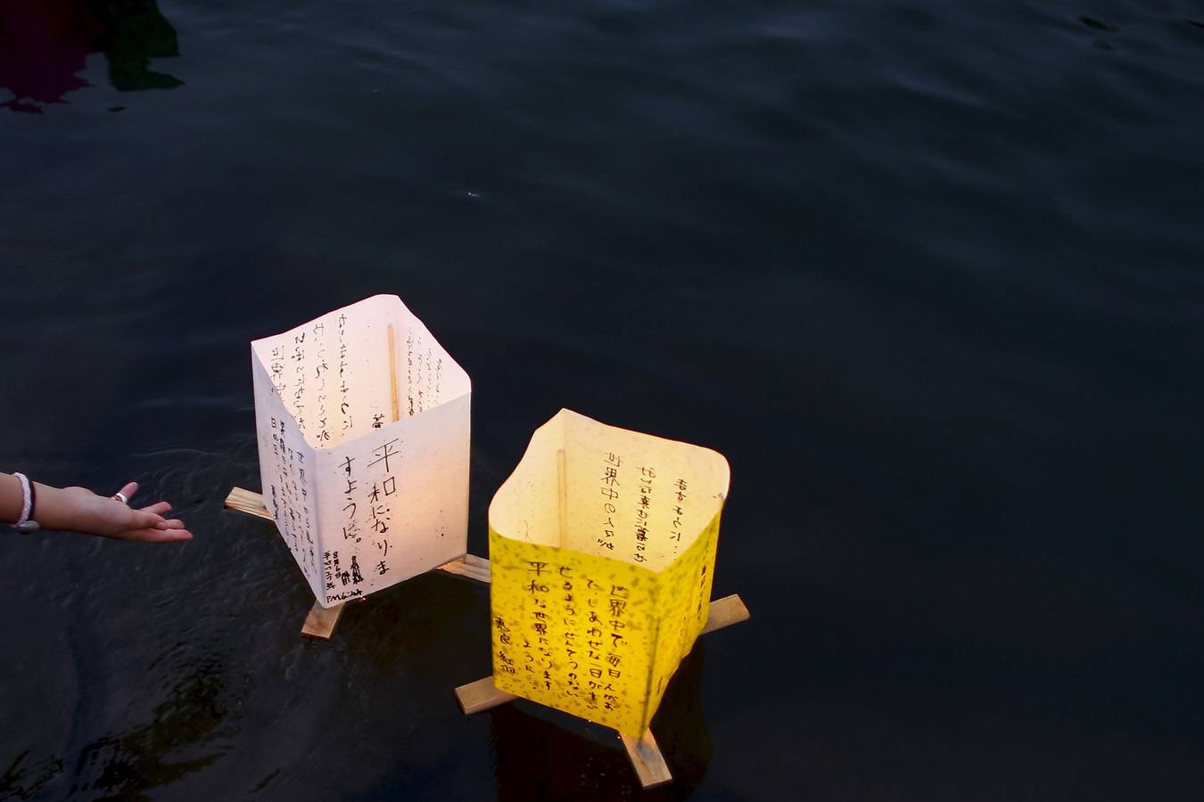 Los japoneses reviven el horror de Hiroshima