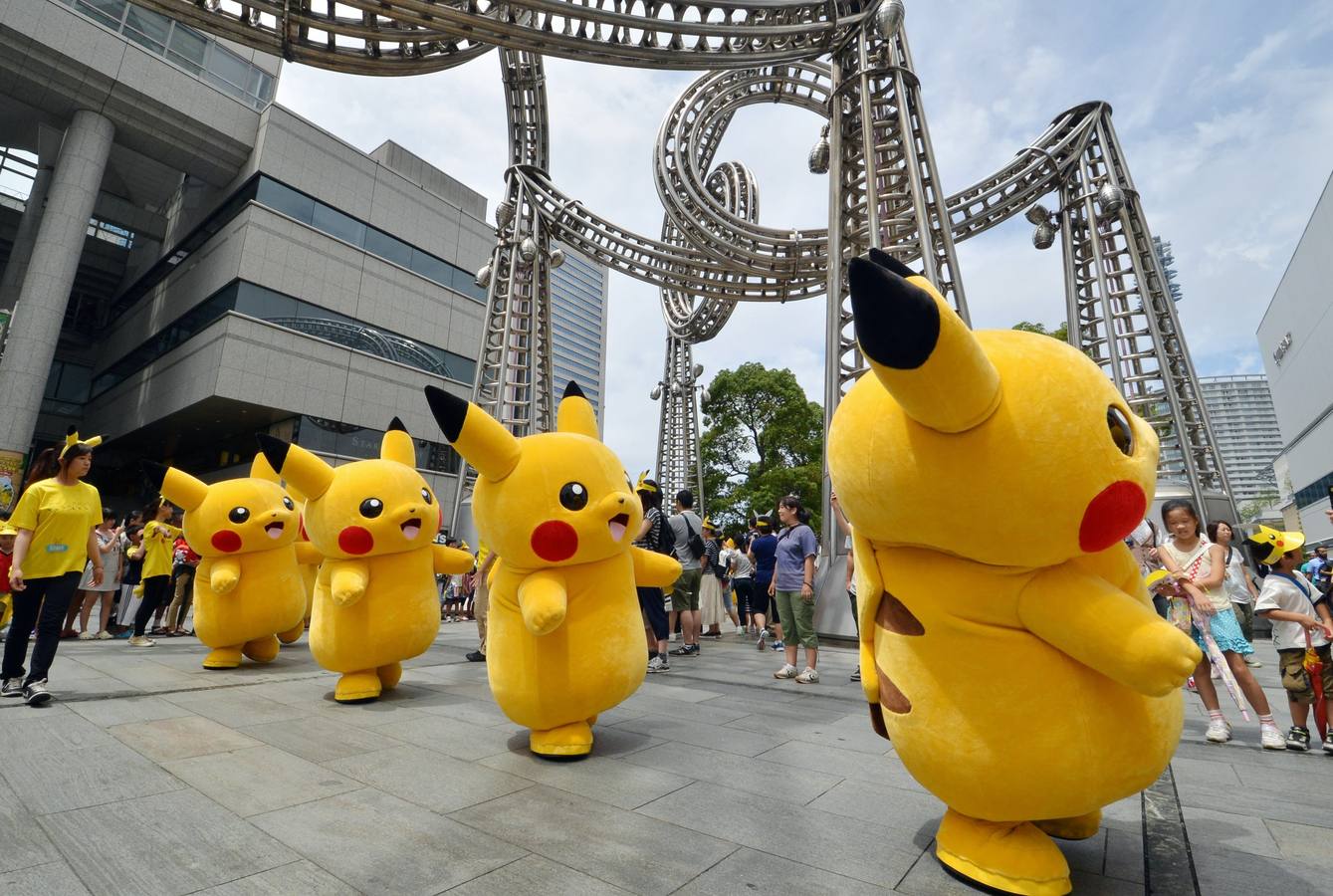 Cientos de &#039;Pikachu&#039; inundan las calles de Japón
