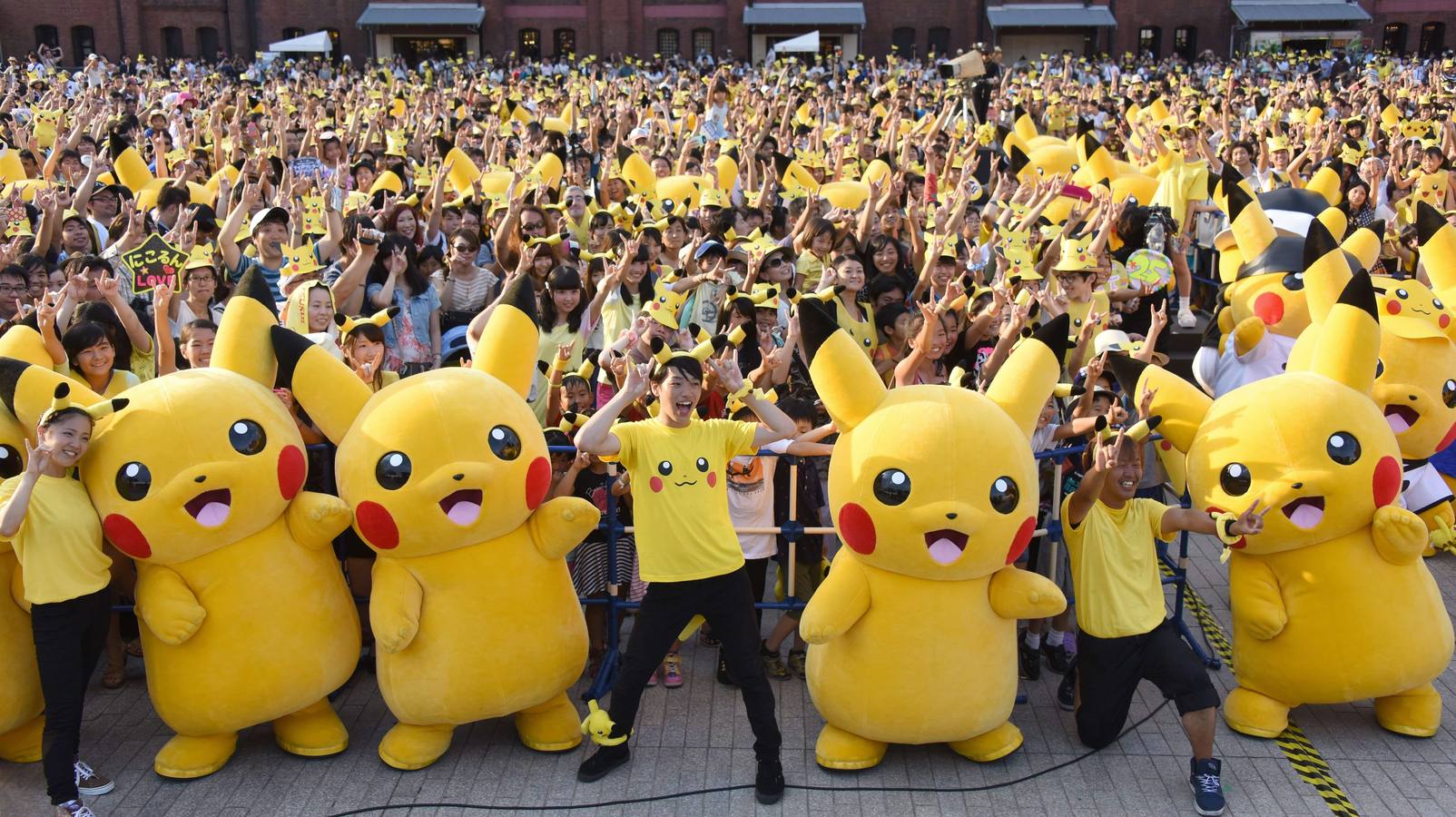Cientos de &#039;Pikachu&#039; inundan las calles de Japón
