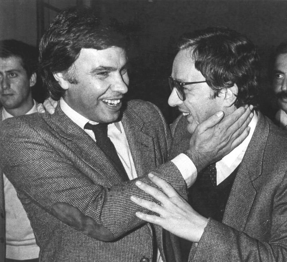 Txiki Benegas, junto a Felipe González en 1982.