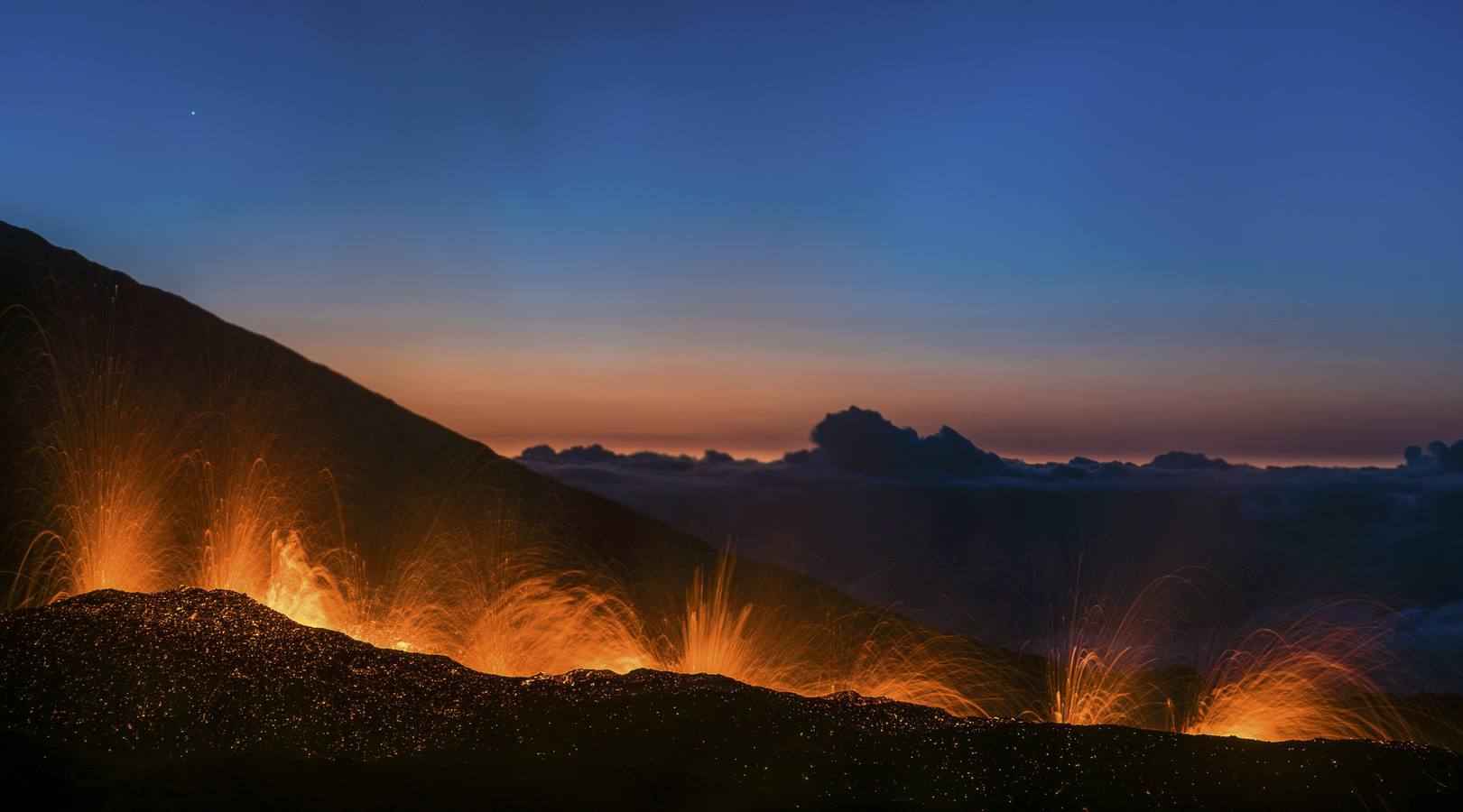 Entra en erupción el volcán Piton de la Fournaise