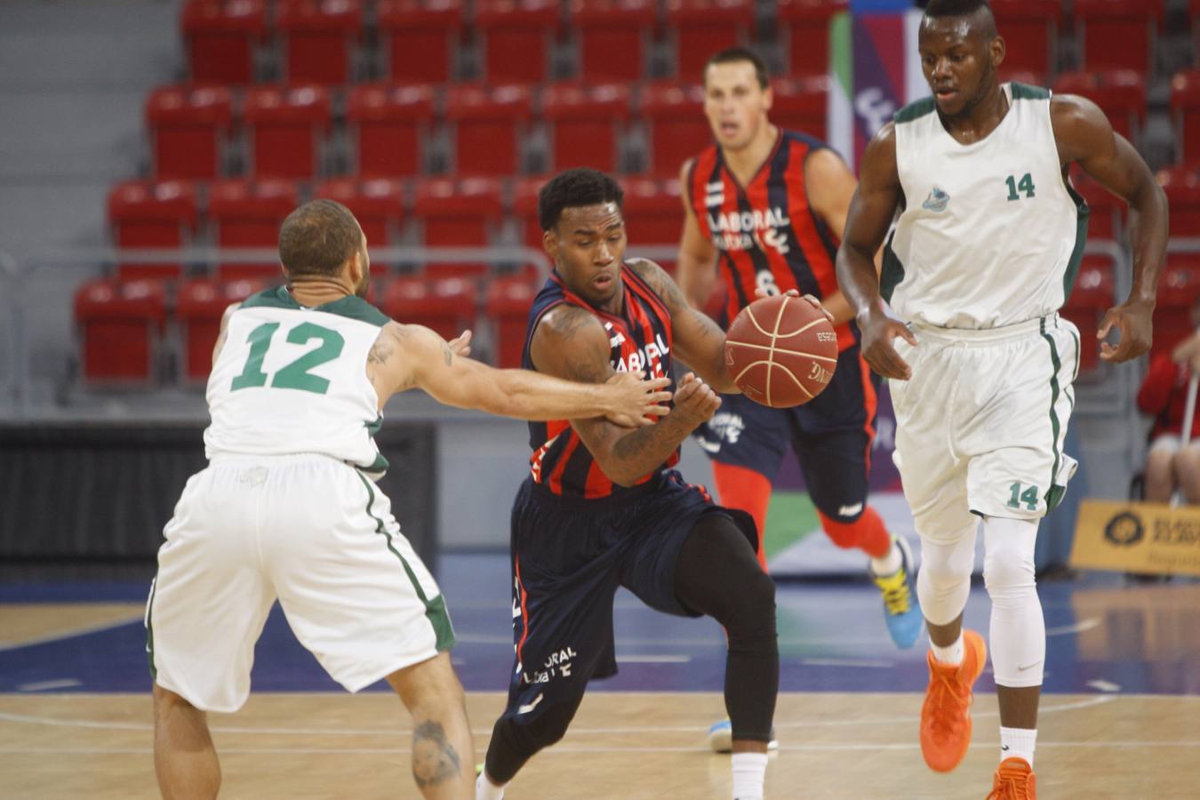 Amistoso entre Baskonia y PAU Orthez