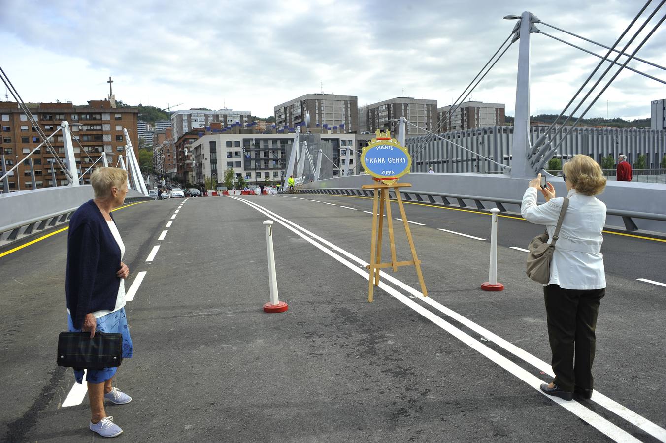 La inauguración del puente de Frank Gehry en imágenes