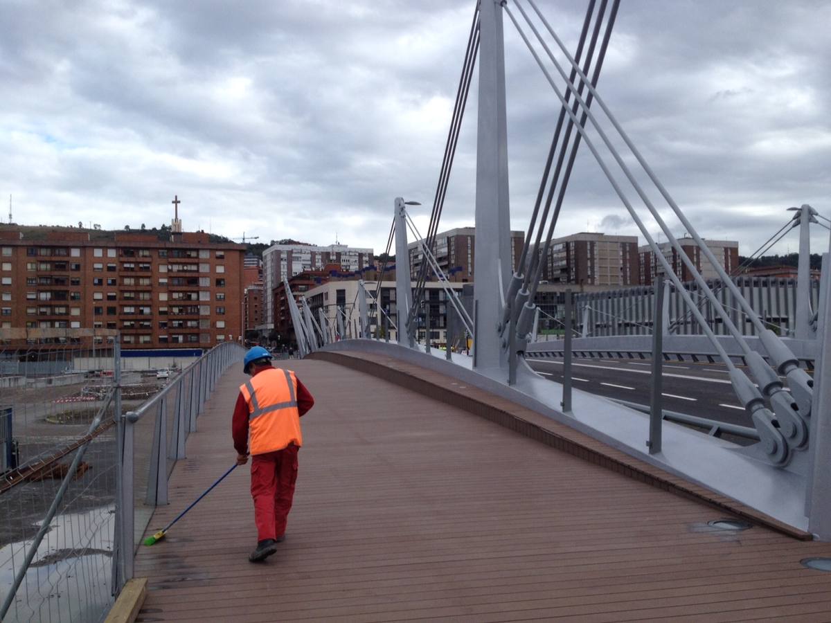 La inauguración del puente de Frank Gehry en imágenes