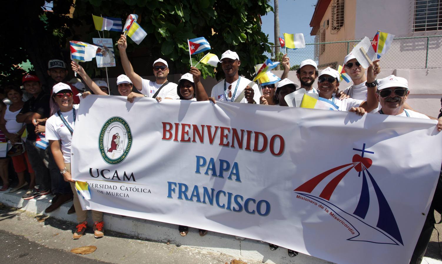 Francisco se un baño de masas en La Habana