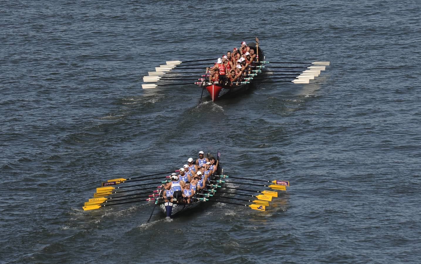 Kaiku gana en la ría de Bilbao