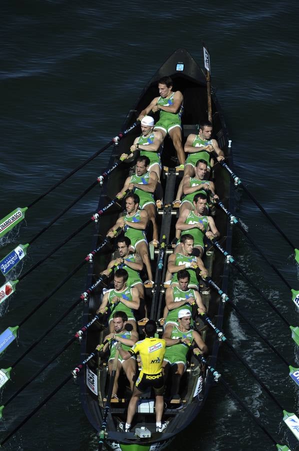 Kaiku gana en la ría de Bilbao