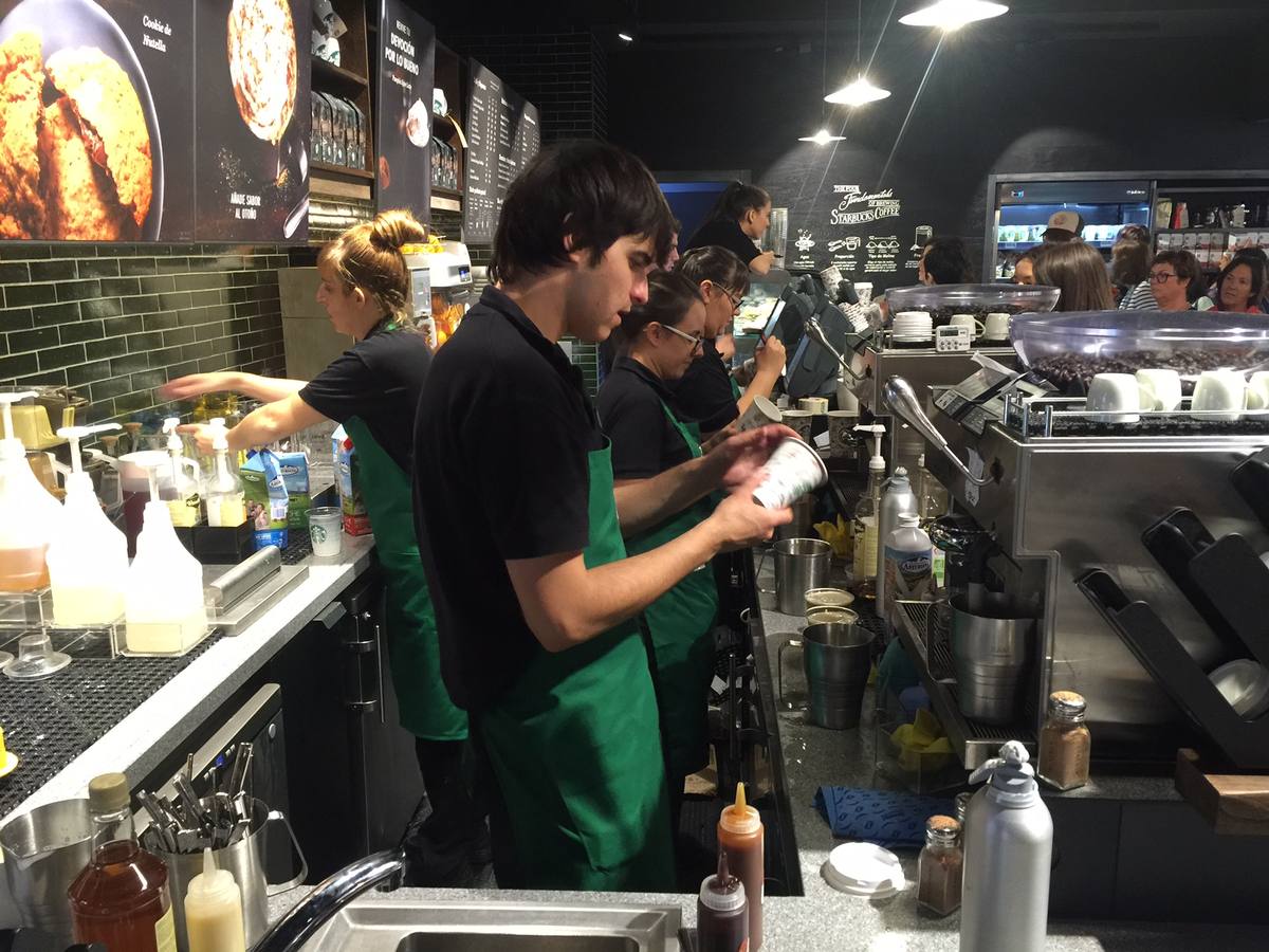 Starbucks ya echa humo en la Gran Vía de Bilbao