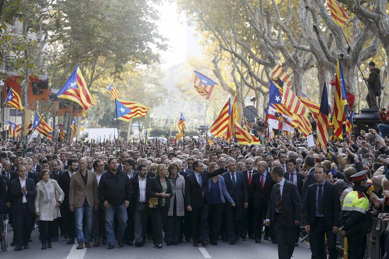 Más, arropado ante su declaración por el 9-N