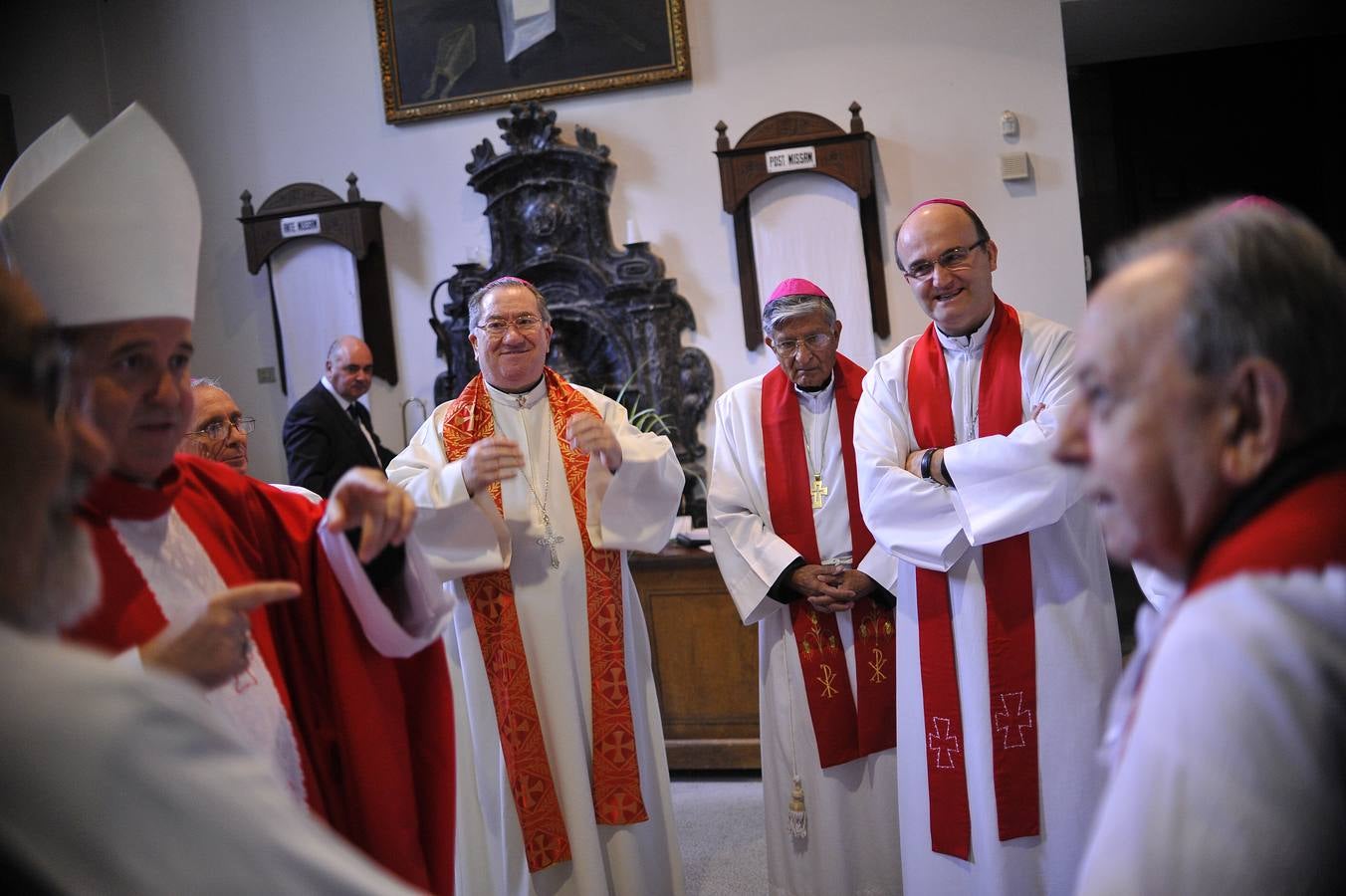 Los tres obispos vascos homenajean al centenario misionero Bittor Garaigordobil