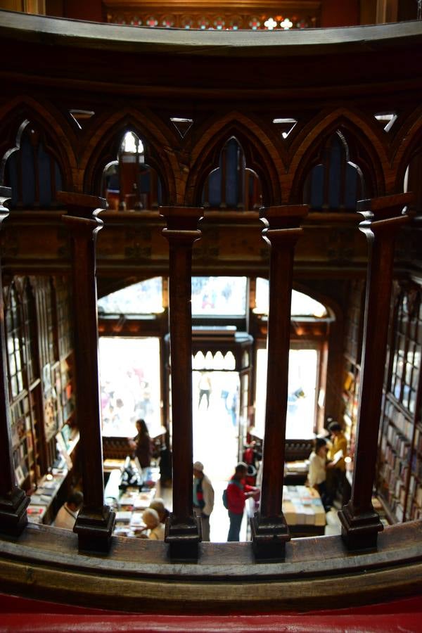 Oportoko liburutegi magikoa