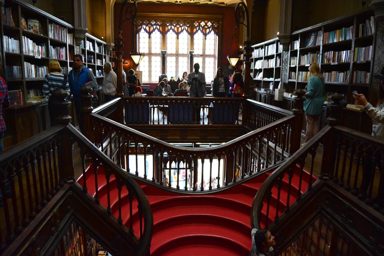 Oportoko liburutegi magikoa