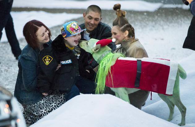 Un pueblo adelanta la Navidad para que pueda vivirla un niño enfermo terminal