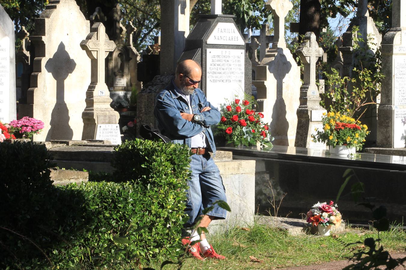 Los cementerios alaveses se llenan de flores y recuerdos