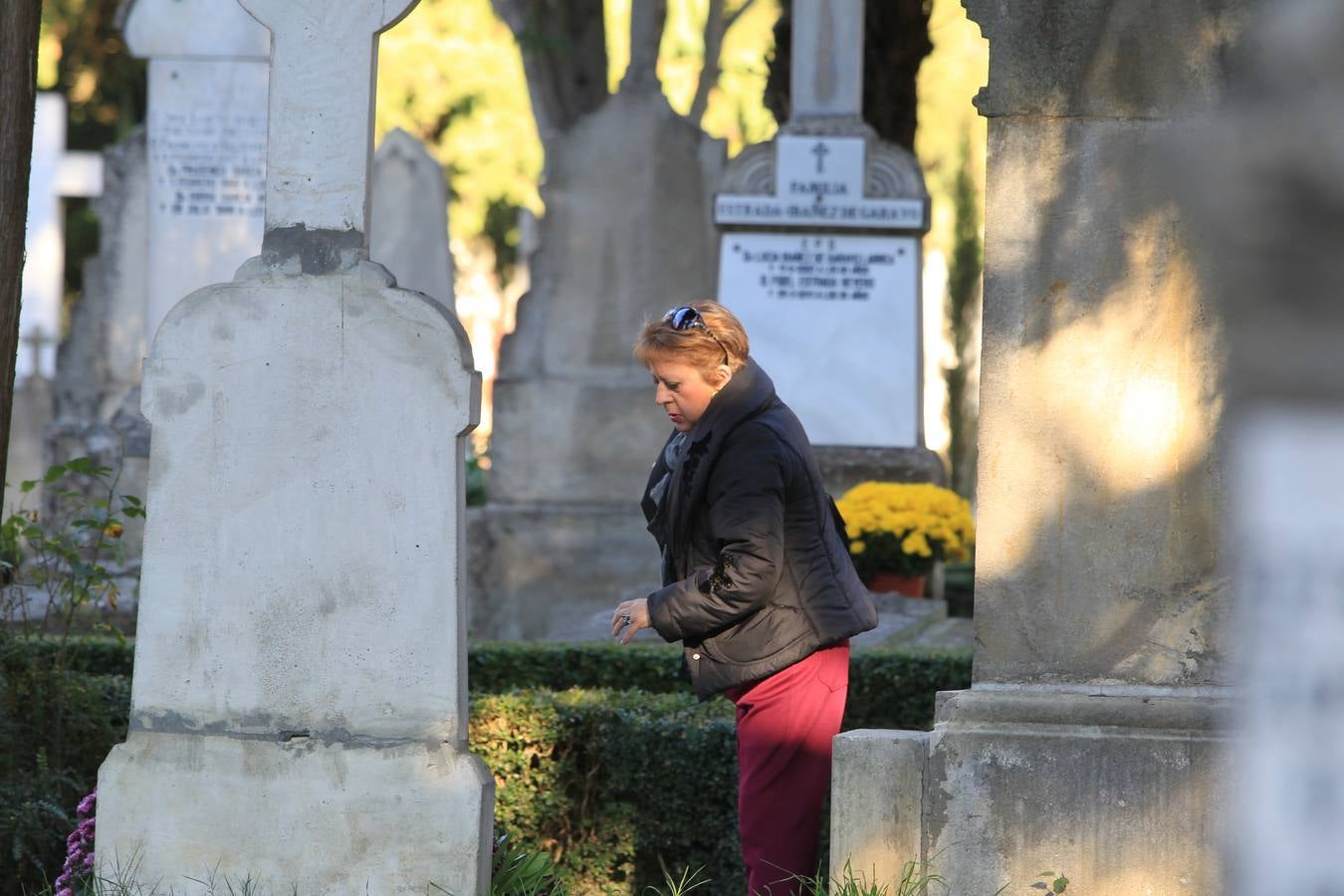 Los cementerios alaveses se llenan de flores y recuerdos