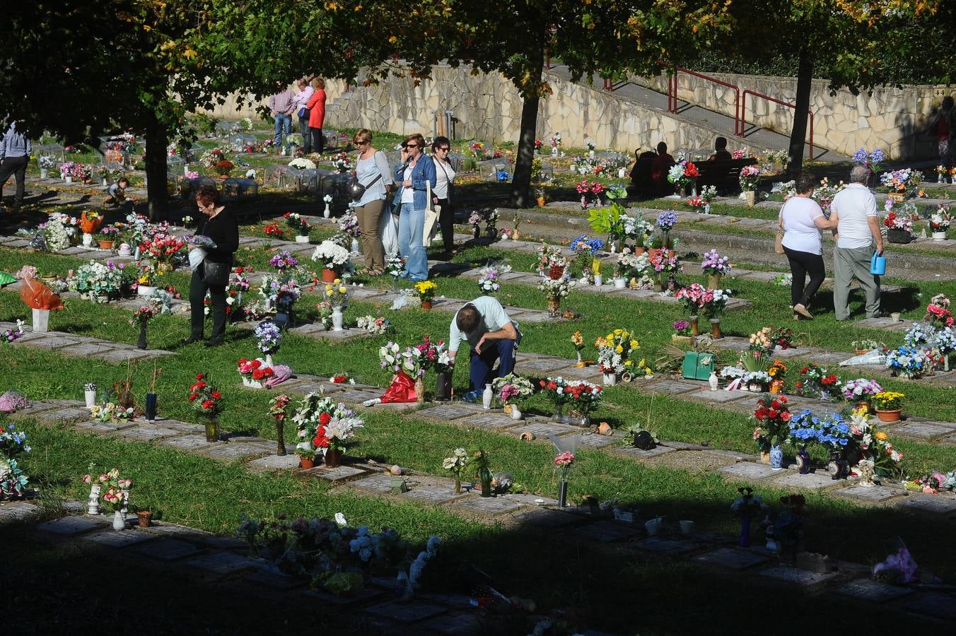 Día de Todos Los Santos en los cementerios vizcainos