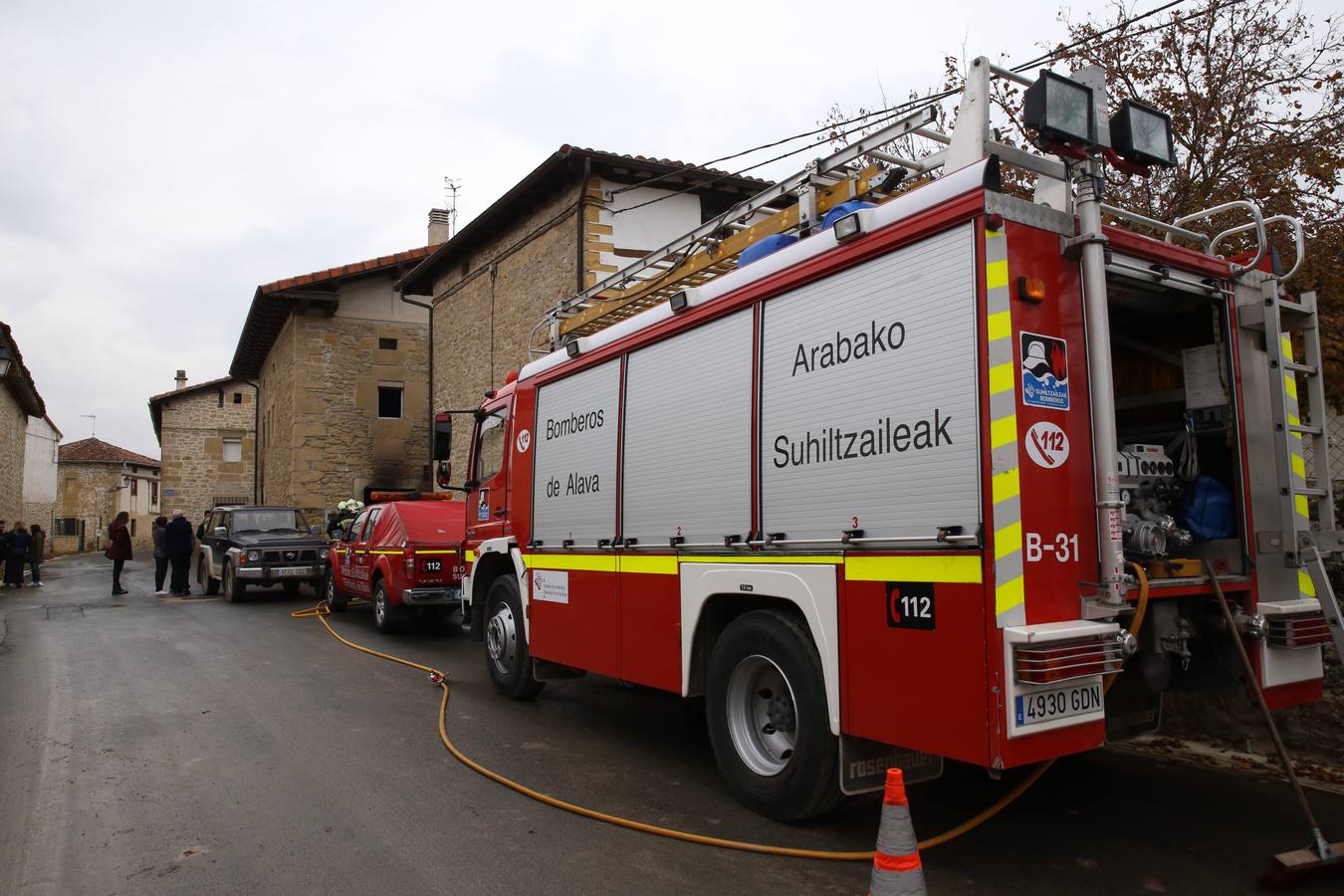 Fallece un hombre en un incendio en una casa en Tuesta